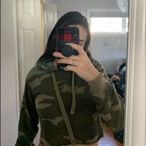 Camo cropped hoodie
